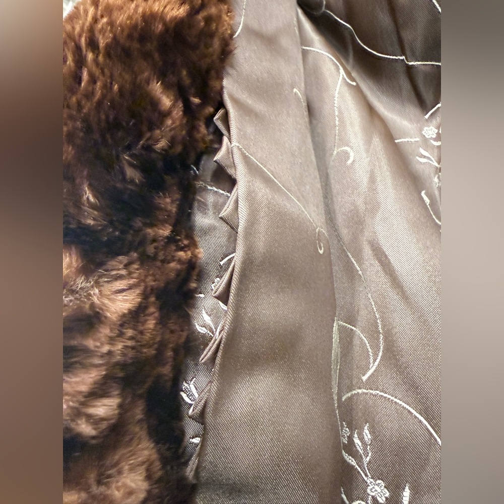 M. HURTIG & SON FURS Stunning Jacket - Picture 11 of 14
